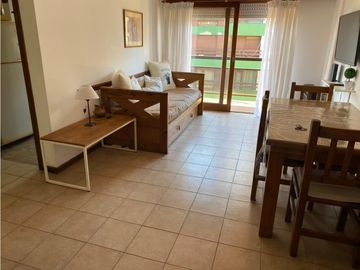 ALQUILER 24 M. - UN AMBIENTE - LA PERLA- Amoblado