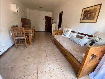 ALQUILER 24 M. - UN AMBIENTE - LA PERLA- Amoblado