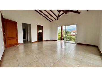 Finca nueva en venta en parcelación - Santa Elena El Cerrito Valle