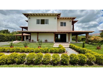 Finca nueva en venta en parcelación - Santa Elena El Cerrito Valle