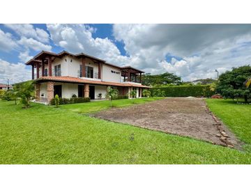 Finca nueva en venta en parcelación - Santa Elena El Cerrito Valle