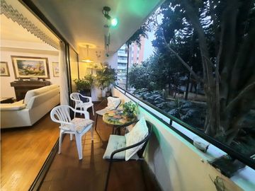 VENTA APARTAMENTO DÚPLEX POBLADO PARTE BAJA CON BALCÓN GRANDE.