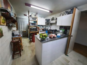 VENTA APARTAMENTO DÚPLEX POBLADO PARTE BAJA CON BALCÓN GRANDE.