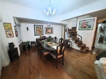 VENTA APARTAMENTO DÚPLEX POBLADO PARTE BAJA CON BALCÓN GRANDE.