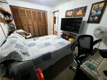 VENTA APARTAMENTO DÚPLEX POBLADO PARTE BAJA CON BALCÓN GRANDE.