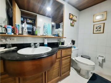 VENTA APARTAMENTO DÚPLEX POBLADO PARTE BAJA CON BALCÓN GRANDE.