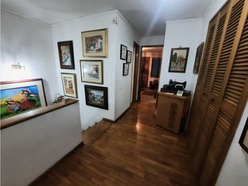 VENTA APARTAMENTO DÚPLEX POBLADO PARTE BAJA CON BALCÓN GRANDE.