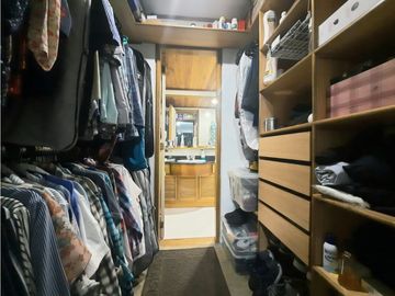 VENTA APARTAMENTO DÚPLEX POBLADO PARTE BAJA CON BALCÓN GRANDE.