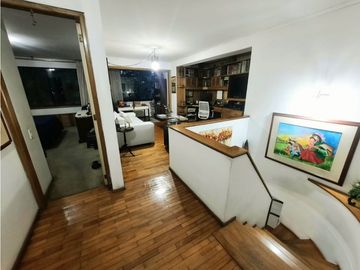 VENTA APARTAMENTO DÚPLEX POBLADO PARTE BAJA CON BALCÓN GRANDE.