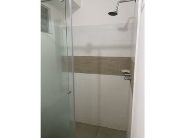 RENTO HERMOSO APARTAMENTO CON PARQUEADERO CUBIERTO EN LA CONDINA