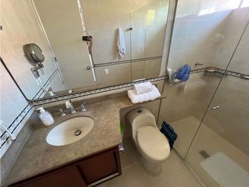 SE VENDE AMPLIA CASA EN LA CASTELLANA