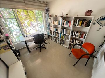 SE VENDE AMPLIA CASA EN LA CASTELLANA