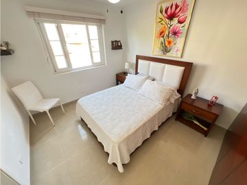SE VENDE AMPLIA CASA EN LA CASTELLANA