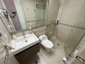 SE VENDE AMPLIA CASA EN LA CASTELLANA