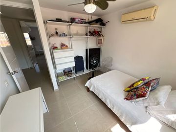 SE VENDE AMPLIA CASA EN LA CASTELLANA