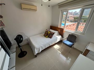 SE VENDE AMPLIA CASA EN LA CASTELLANA