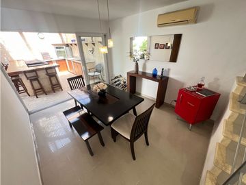 SE VENDE AMPLIA CASA EN LA CASTELLANA