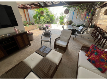 SE VENDE AMPLIA CASA EN LA CASTELLANA