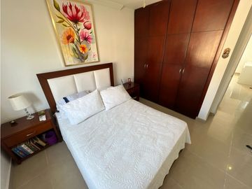 SE VENDE AMPLIA CASA EN LA CASTELLANA