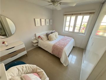 SE VENDE AMPLIA CASA EN LA CASTELLANA