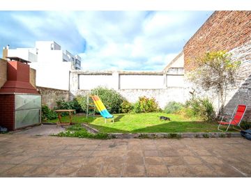 Chalet en Venta, zona Chauvin, 4 ambientes con parque.