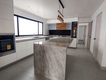 Se vende casa en Bosque de la Herradura, Huixquilucan.