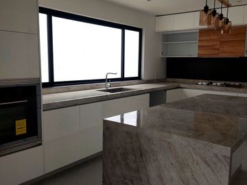 Se vende casa en Bosque de la Herradura, Huixquilucan.