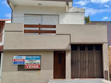 Casa PH en venta en Gerli Este