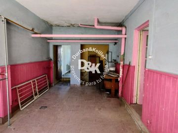 Casa en venta A REFACCIONAR de 4 dormitorios c/jardín y pileta en Béccar