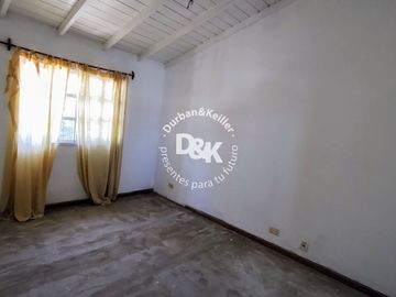 Casa en venta A REFACCIONAR de 4 dormitorios c/jardín y pileta en Béccar