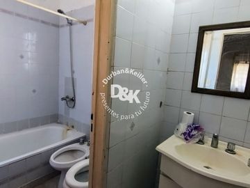 Casa en venta A REFACCIONAR de 4 dormitorios c/jardín y pileta en Béccar