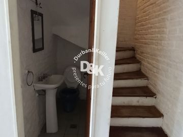 Casa en venta A REFACCIONAR de 4 dormitorios c/jardín y pileta en Béccar
