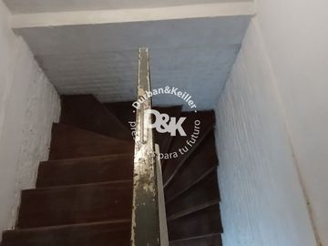 Casa en venta A REFACCIONAR de 4 dormitorios c/jardín y pileta en Béccar