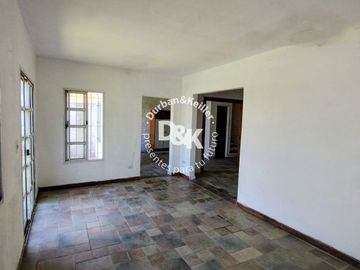 Casa en venta A REFACCIONAR de 4 dormitorios c/jardín y pileta en Béccar