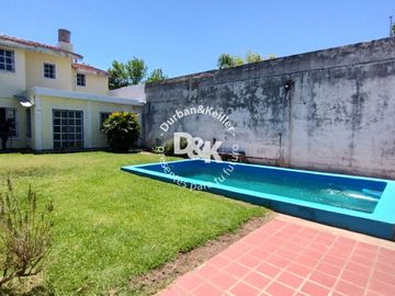 Casa en venta A REFACCIONAR de 4 dormitorios c/jardín y pileta en Béccar