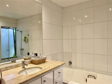 Casa en Venta en Camino el Mirador / Av Alto Nogales