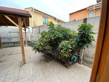 Casa en Venta en Casa Venta 5D + 3B Portales de Santa Ana, Maipú