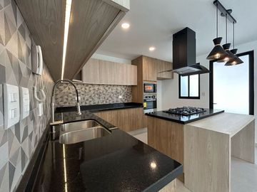 VENTA DE CASA EN RESIDENCIAL SAMPIERI 3 RECAMARAS POR PLAZA SAN DIEGO