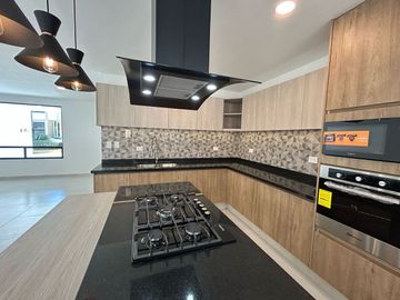 VENTA DE CASA EN RESIDENCIAL SAMPIERI 3 RECAMARAS POR PLAZA SAN DIEGO