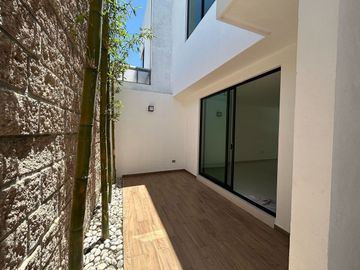 VENTA DE CASA EN RESIDENCIAL SAMPIERI 3 RECAMARAS POR PLAZA SAN DIEGO