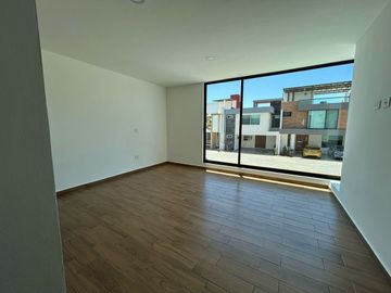 VENTA DE CASA EN RESIDENCIAL SAMPIERI 3 RECAMARAS POR PLAZA SAN DIEGO