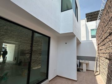 PREVENTA DE CASA EN RESIDENCIAL SAMPIERI 3 RECAMARAS POR PLAZA SAN DIEGO