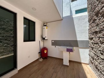VENTA DE CASA EN RESIDENCIAL SAMPIERI 3 RECAMARAS POR PLAZA SAN DIEGO