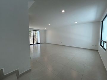 VENTA DE CASA EN RESIDENCIAL SAMPIERI 3 RECAMARAS POR PLAZA SAN DIEGO