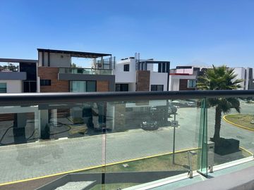 VENTA DE CASA EN RESIDENCIAL SAMPIERI 3 RECAMARAS POR PLAZA SAN DIEGO