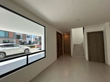 VENTA DE CASA EN RESIDENCIAL SAMPIERI 3 RECAMARAS POR PLAZA SAN DIEGO