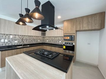 VENTA DE CASA EN RESIDENCIAL SAMPIERI 3 RECAMARAS POR PLAZA SAN DIEGO