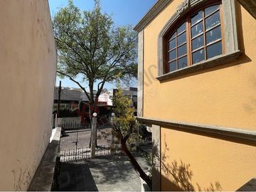 RENTA de CASA en LAS ÁGUILAS cerca de Periférico en calle cerrada con vigilancia