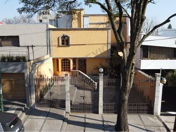 RENTA de CASA en LAS ÁGUILAS cerca de Periférico en calle cerrada con vigilancia
