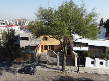 RENTA de CASA en LAS ÁGUILAS cerca de Periférico en calle cerrada con vigilancia